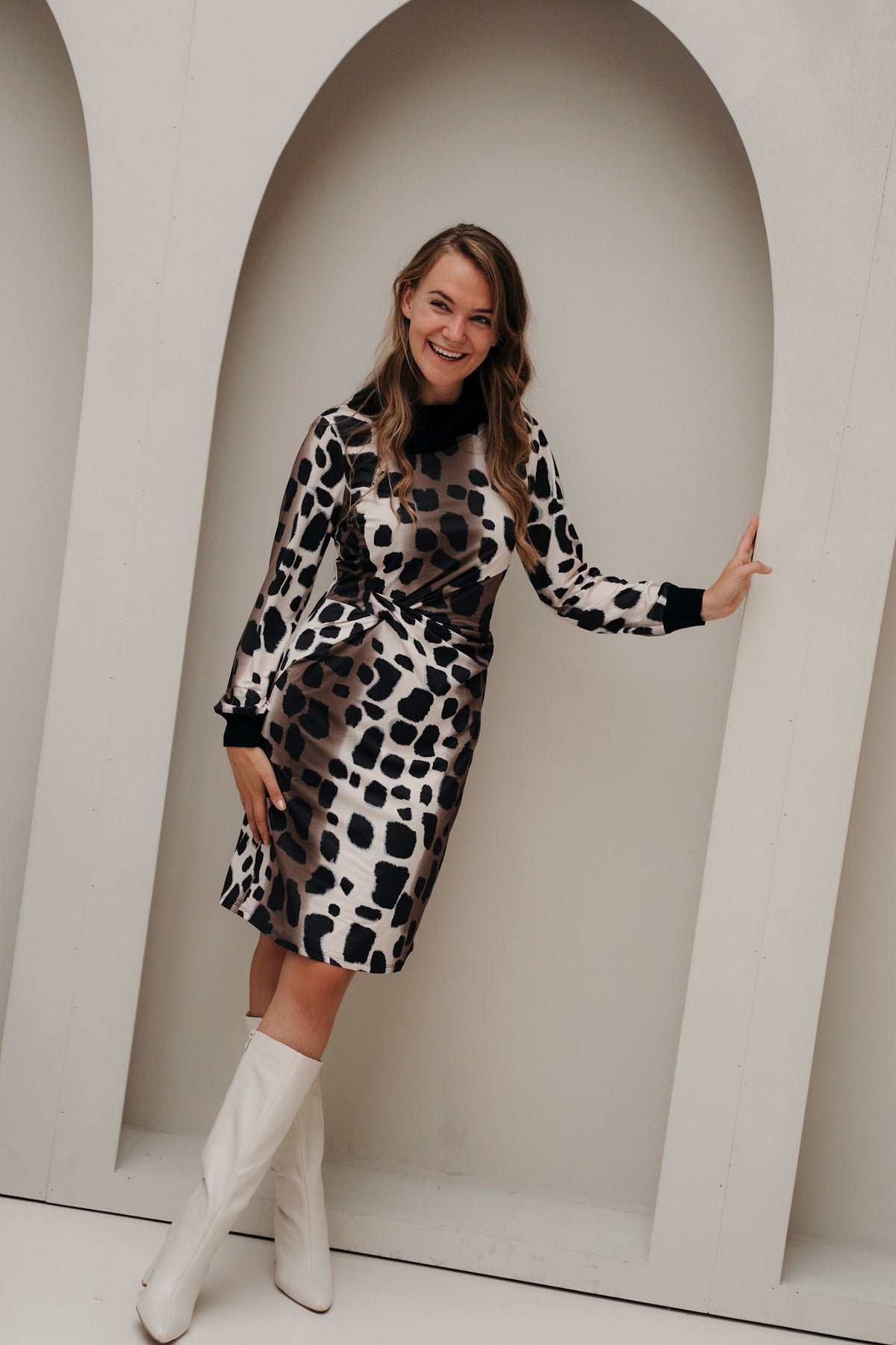 K-Design Kurzes Rollkragenkleid mit Print D114