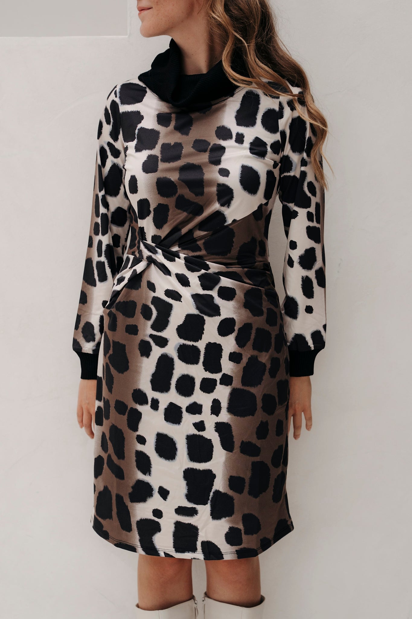K-Design Kurzes Rollkragenkleid mit Print D114