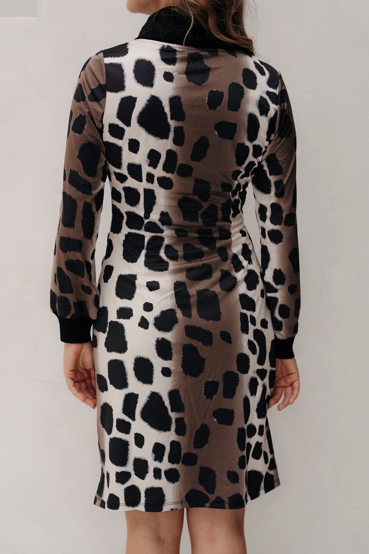 K-Design Kurzes Rollkragenkleid mit Print D114