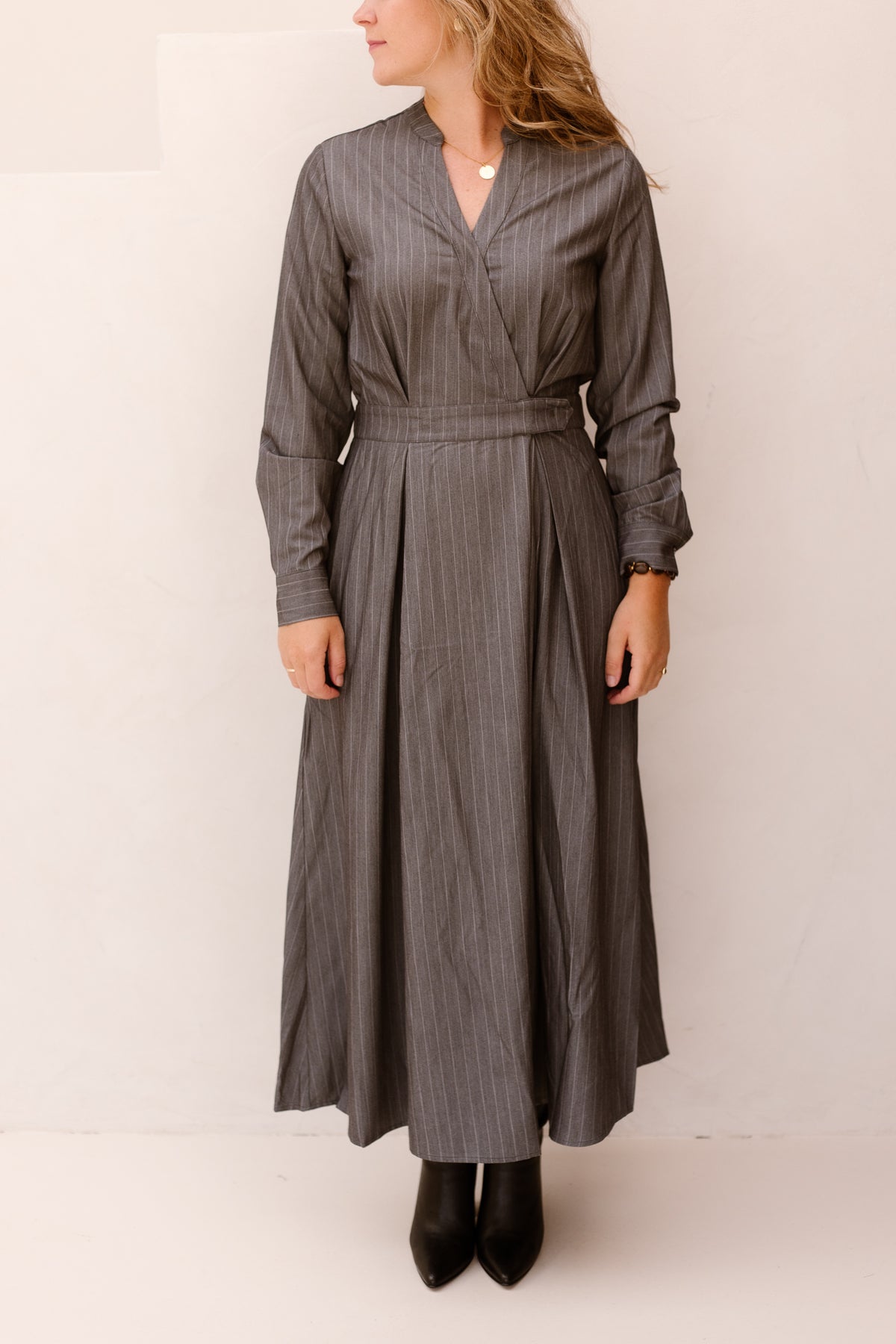 LyviaCC Maxikleid zum Wickeln Mittel/Grau