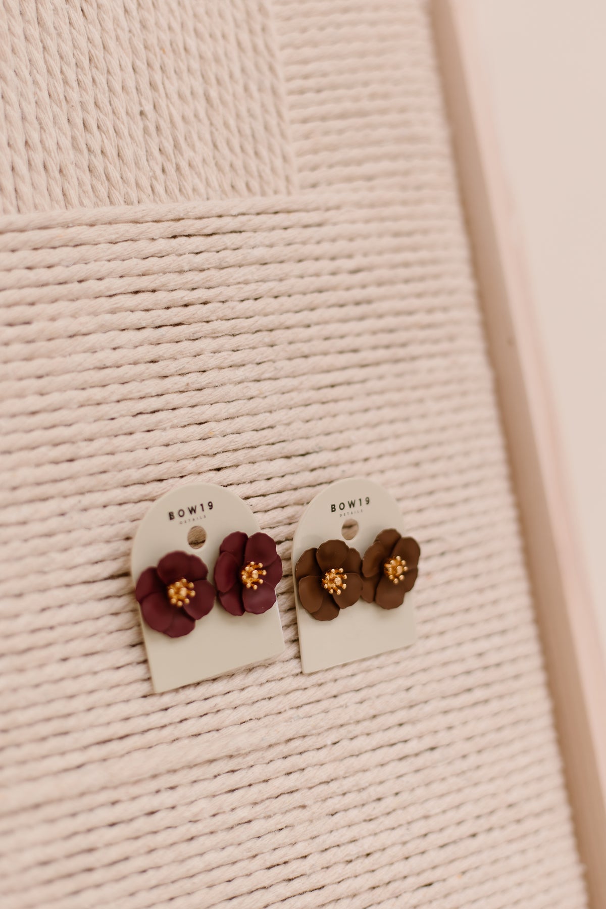 BOW19 earrings Flower Small Light brown