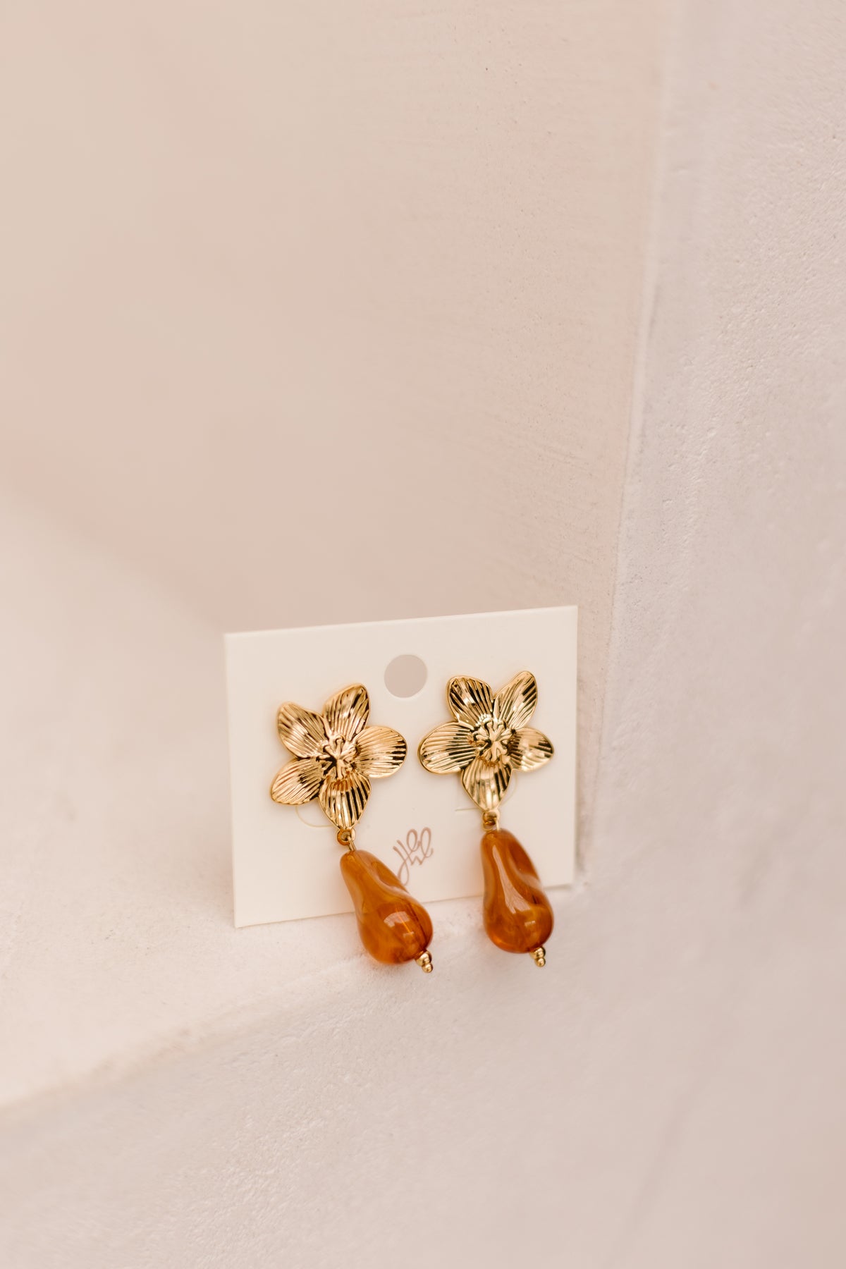 Oorbellen Thirza flower light brown