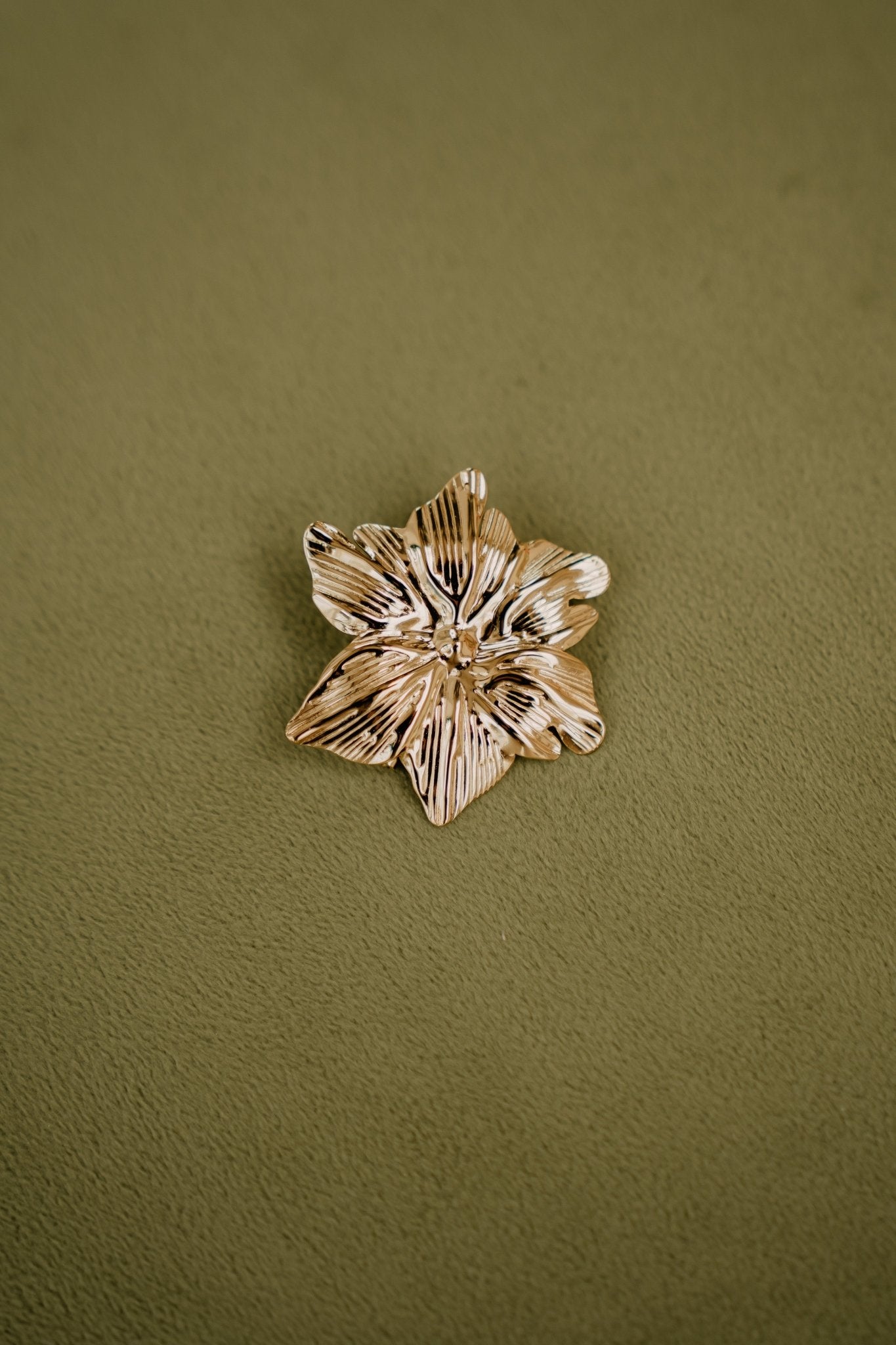 Broche flower gold - Bij Keesje - Bij Keesje - accessoires