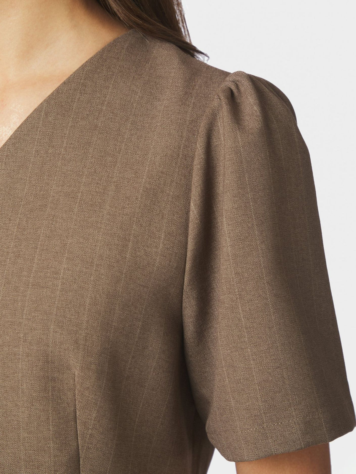 Jules pinstriped blouse taupe - Bij Keesje - Neo Noir - Blouse