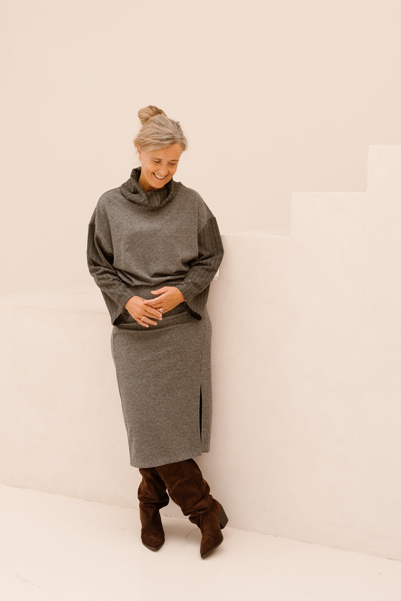 K-Design Midi Jurk Met Krijtstreep Fantasie Grey D403L - Bij Keesje - K-design - Jurk