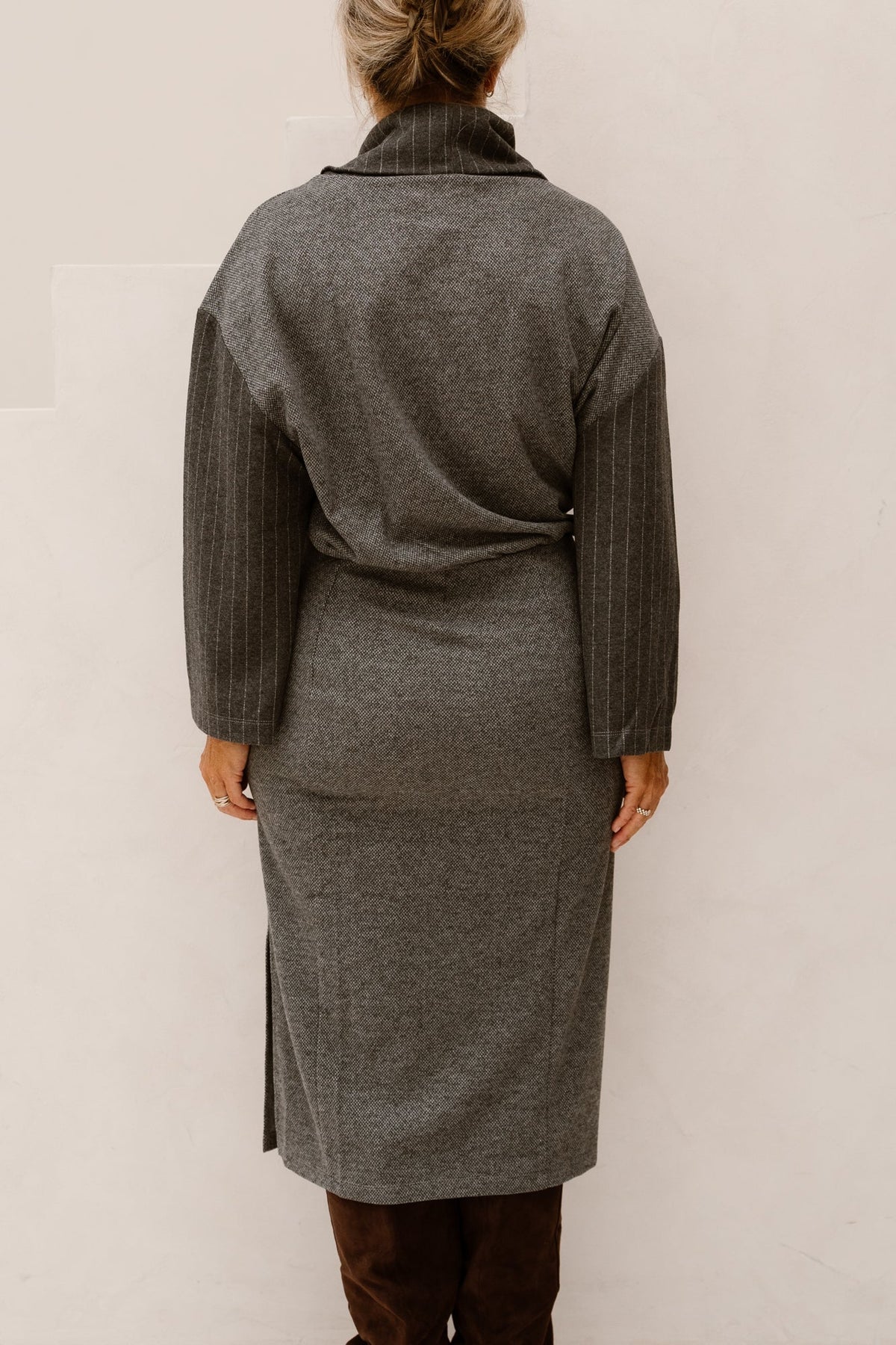 K-Design Midi Jurk Met Krijtstreep Fantasie Grey D403L - Bij Keesje - K-design - Jurk