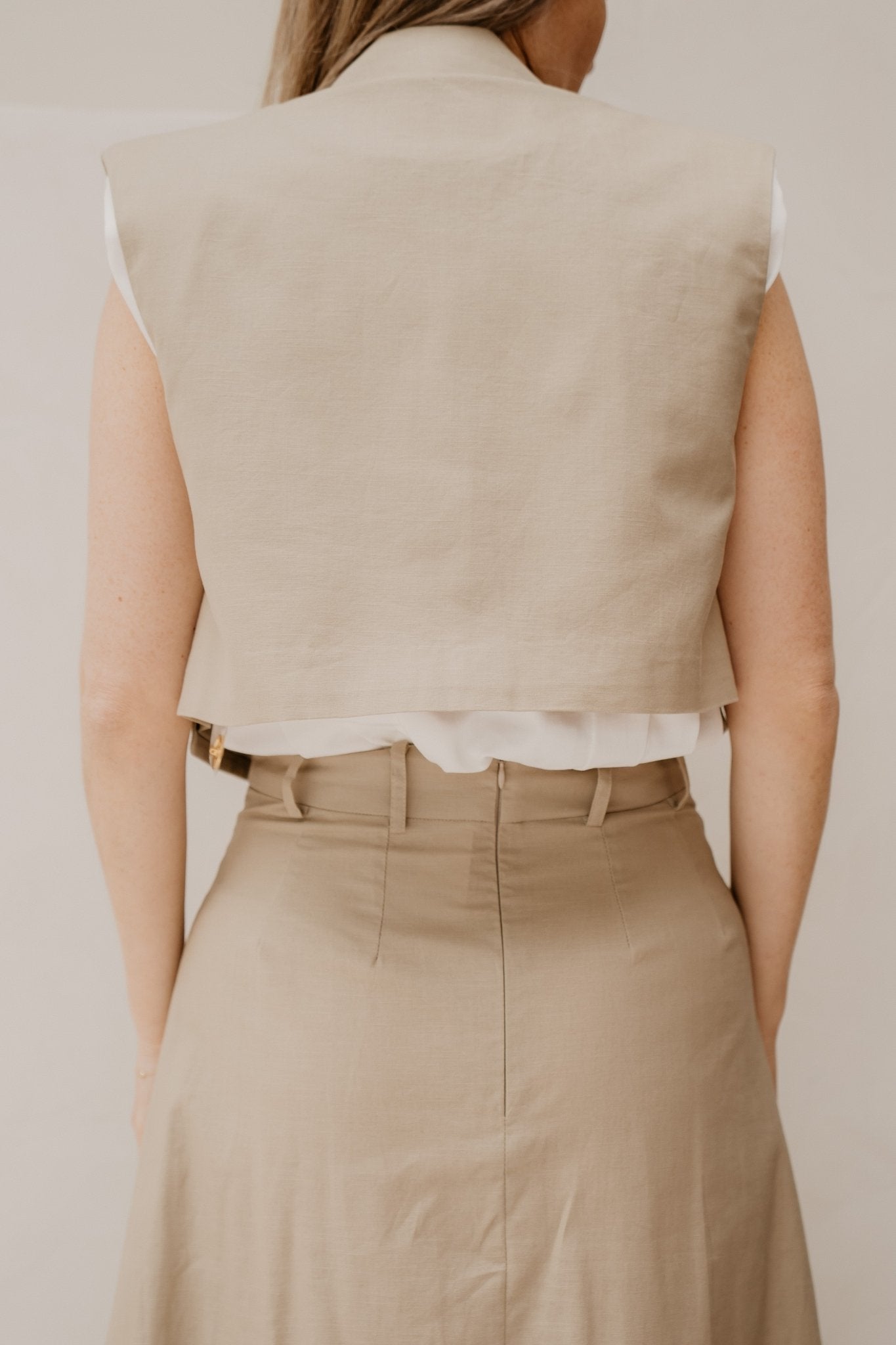 LeilaCC Linen Crop Vest Bisquit - Bij Keesje - Co'couture - Gilet