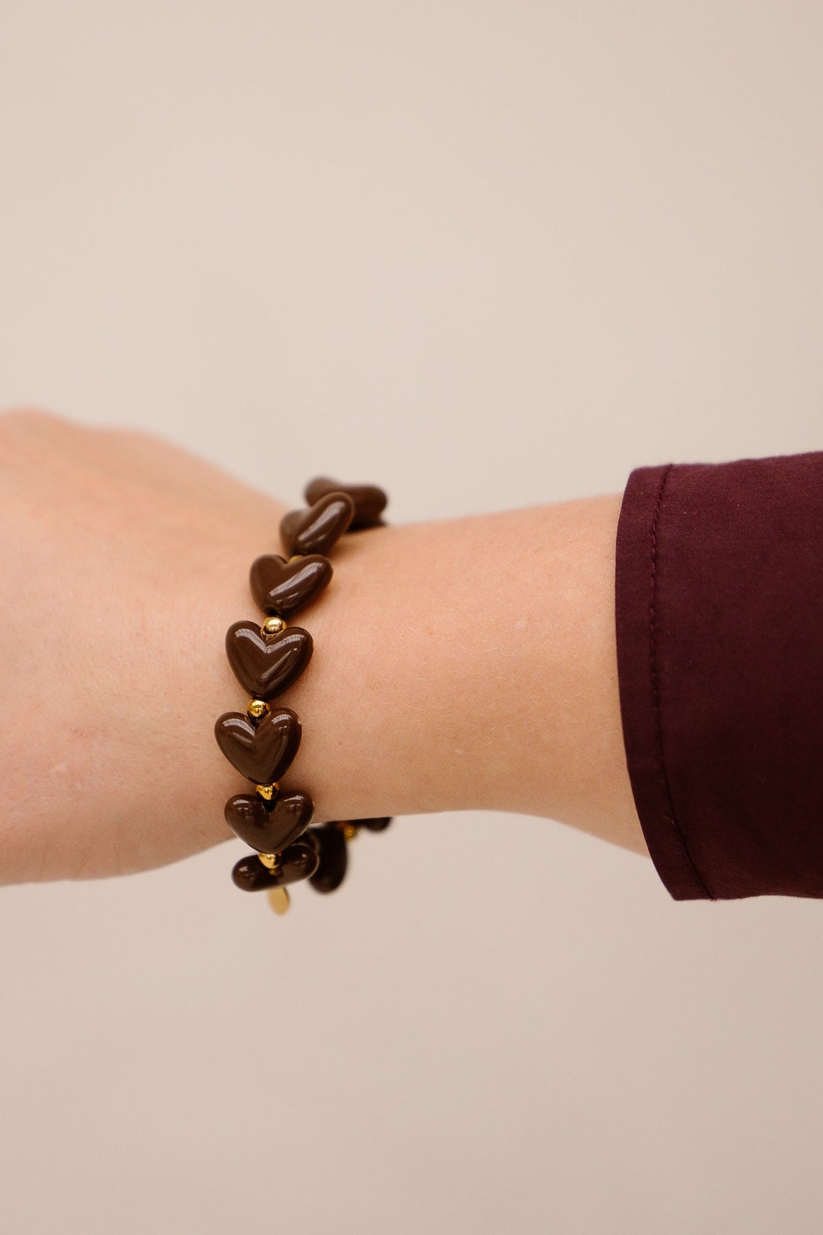 Olga armband hartjes donkerbruin - Bij Keesje - Bij Keesje - Armband
