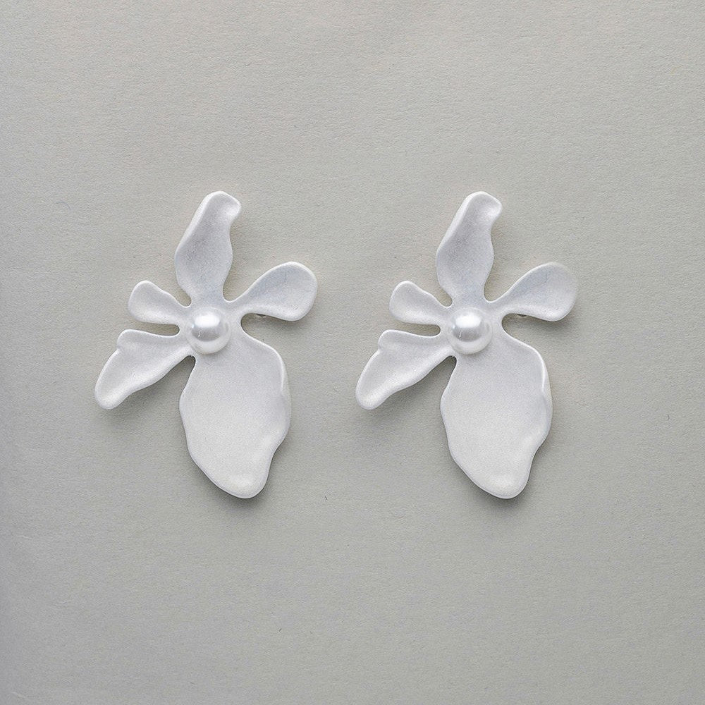 Oorbellen Flower White Pearl - Bij Keesje - BOW19