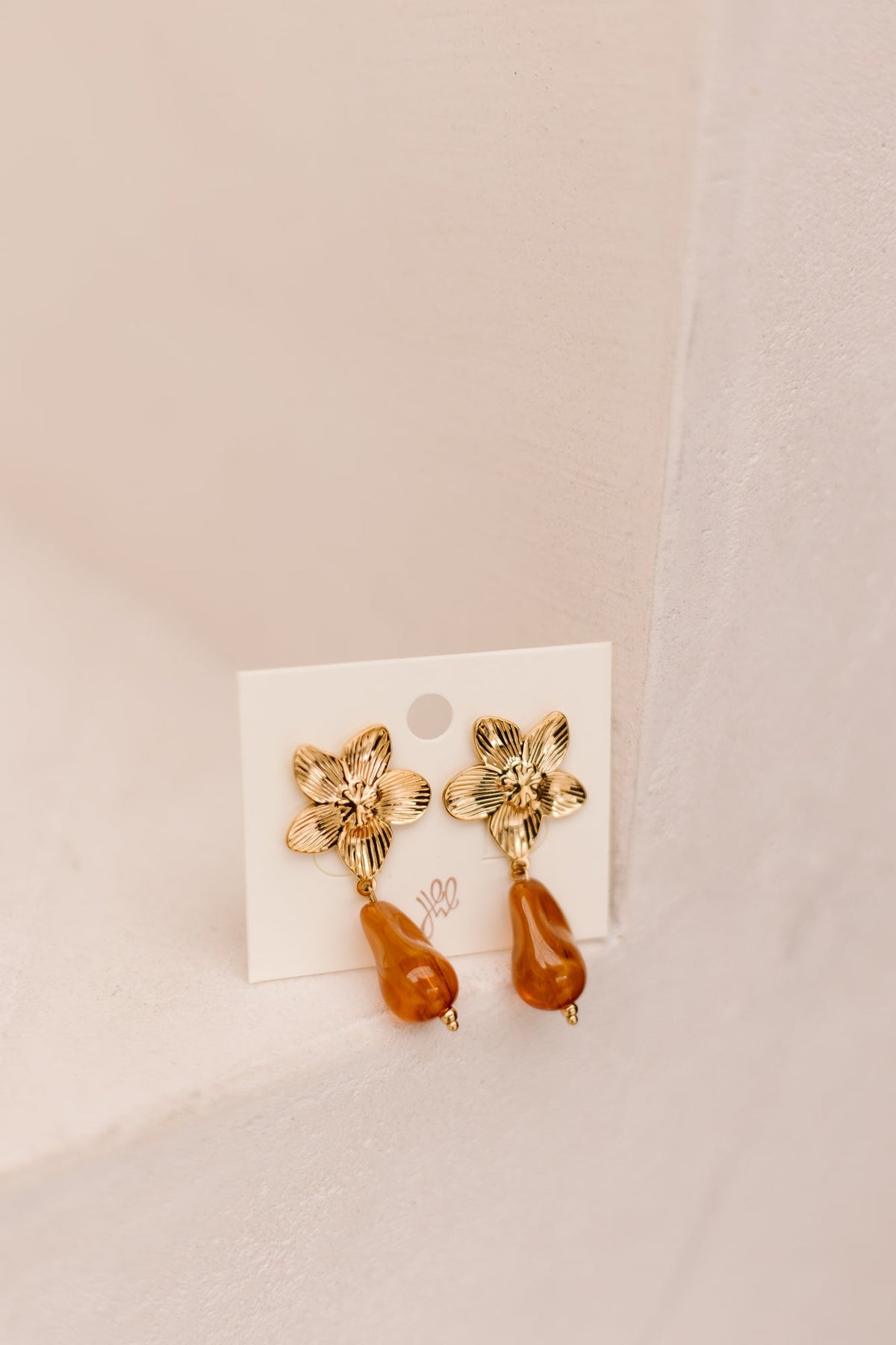 Oorbellen Thirza flower light brown - Bij Keesje - Bij Keesje - Oorbel