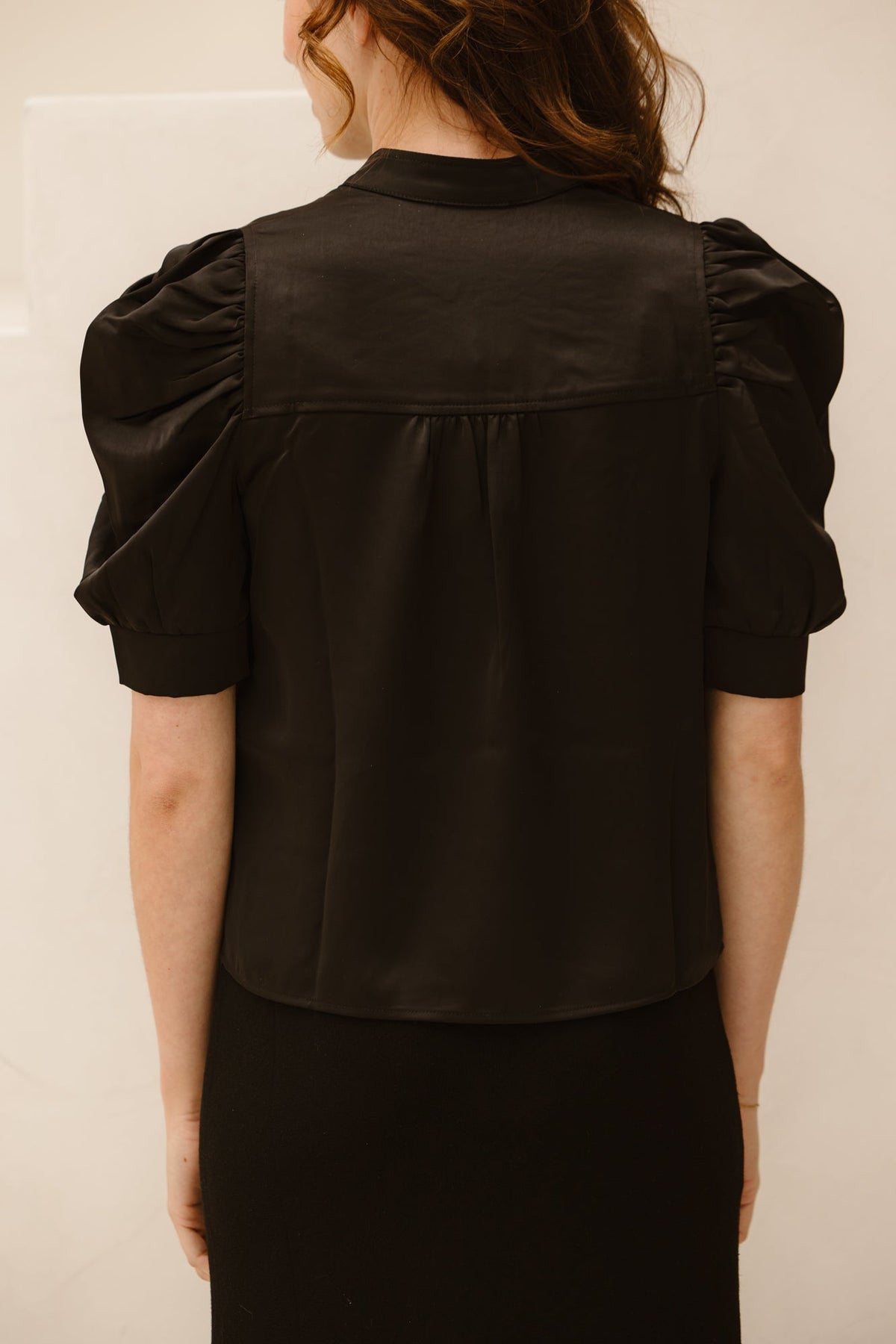 Roella heavy sateen blouse black - Bij Keesje - Neo Noir