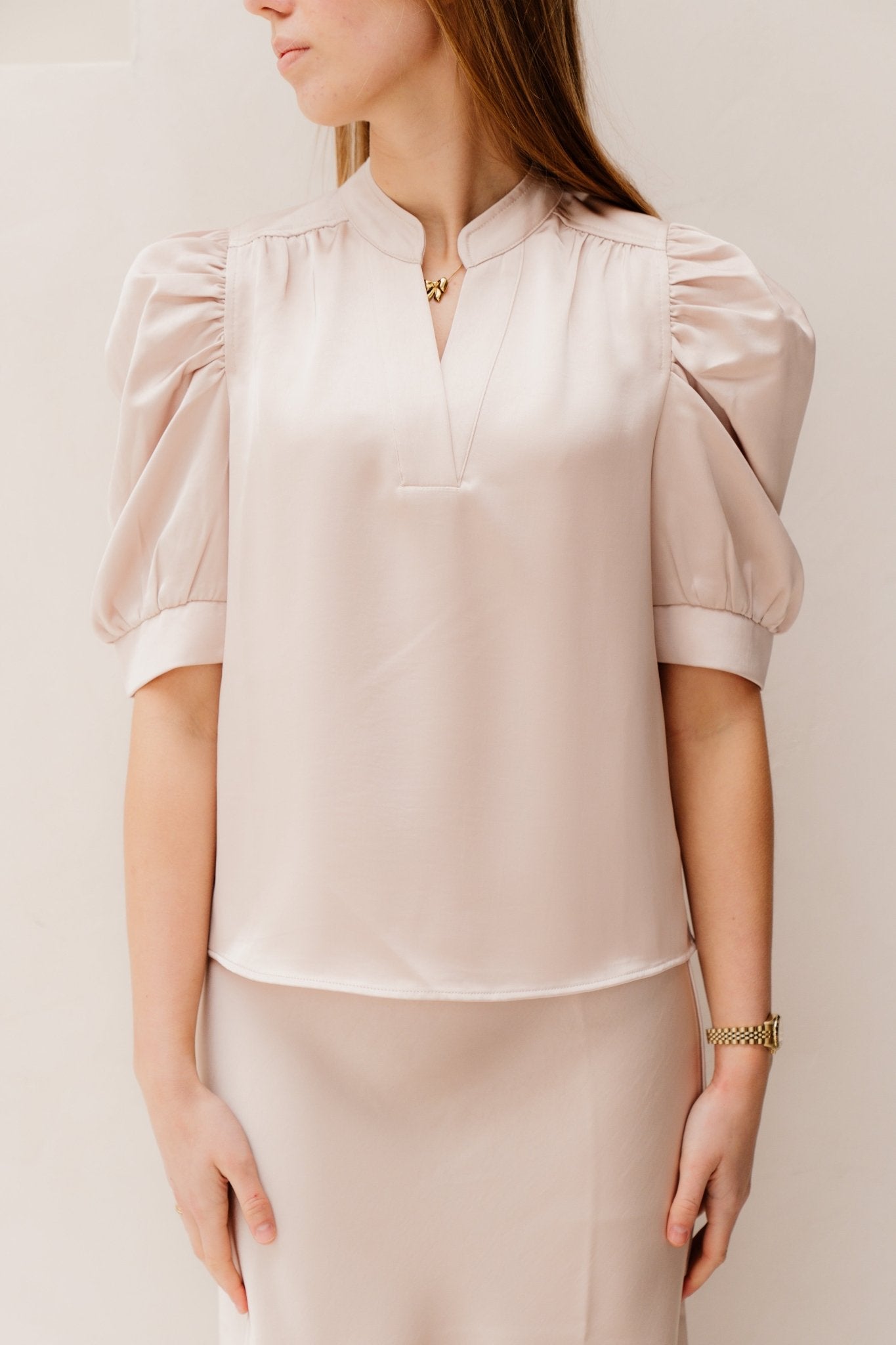 Roella heavy sateen blouse champange - Bij Keesje - Neo Noir -