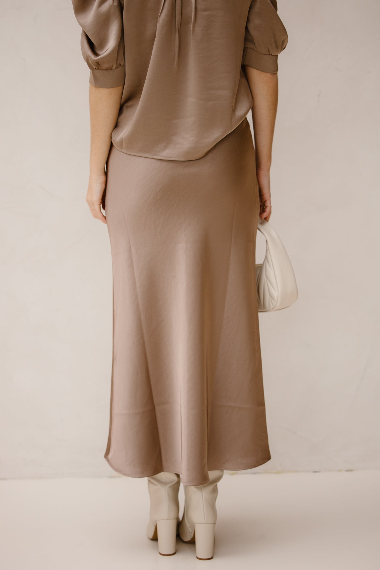 Vicky heavy sateen dark taupe - Bij Keesje - Neo Noir