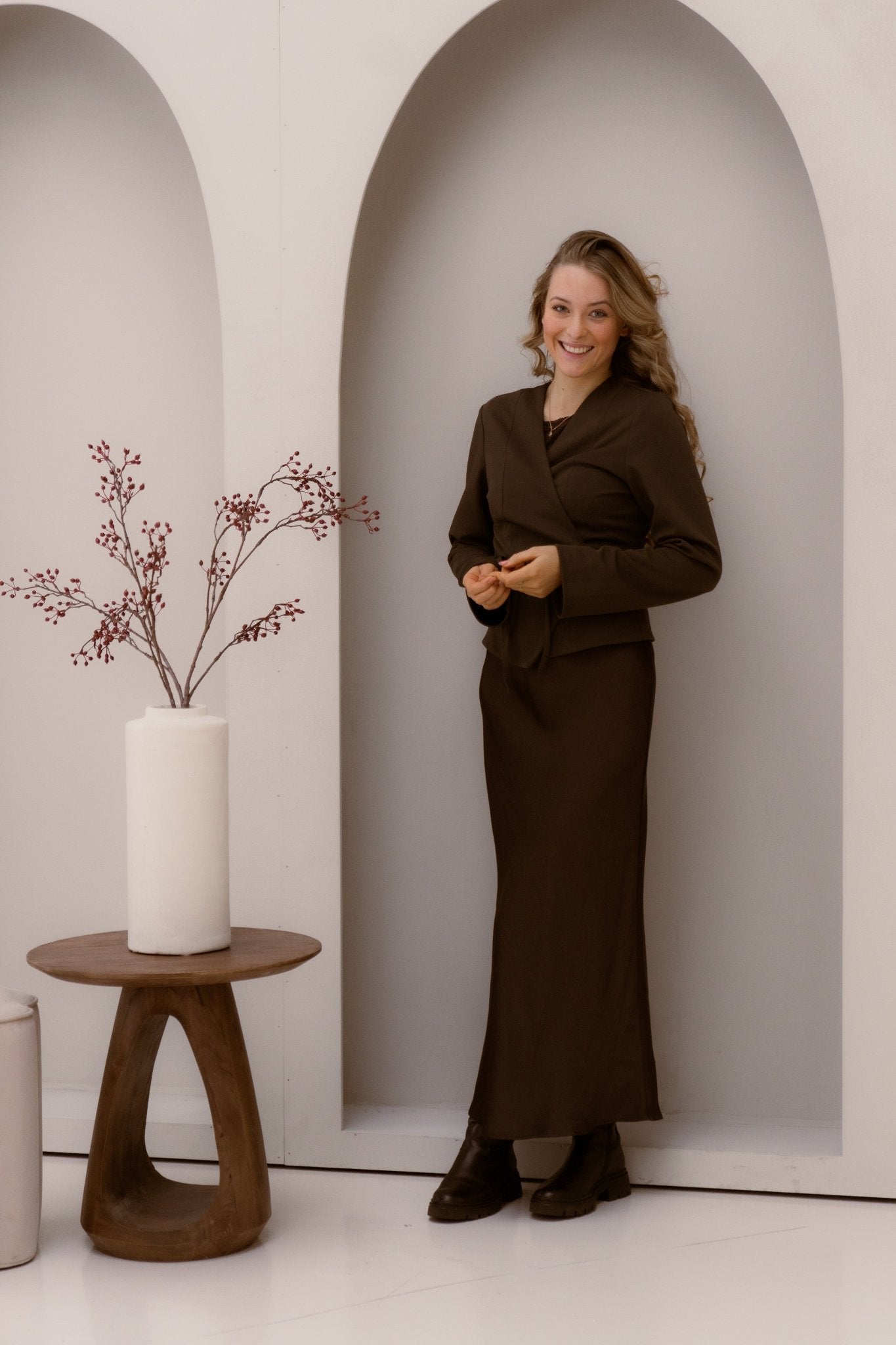 Vicky heavy sateen skirt dark brown - Bij Keesje - Neo Noir