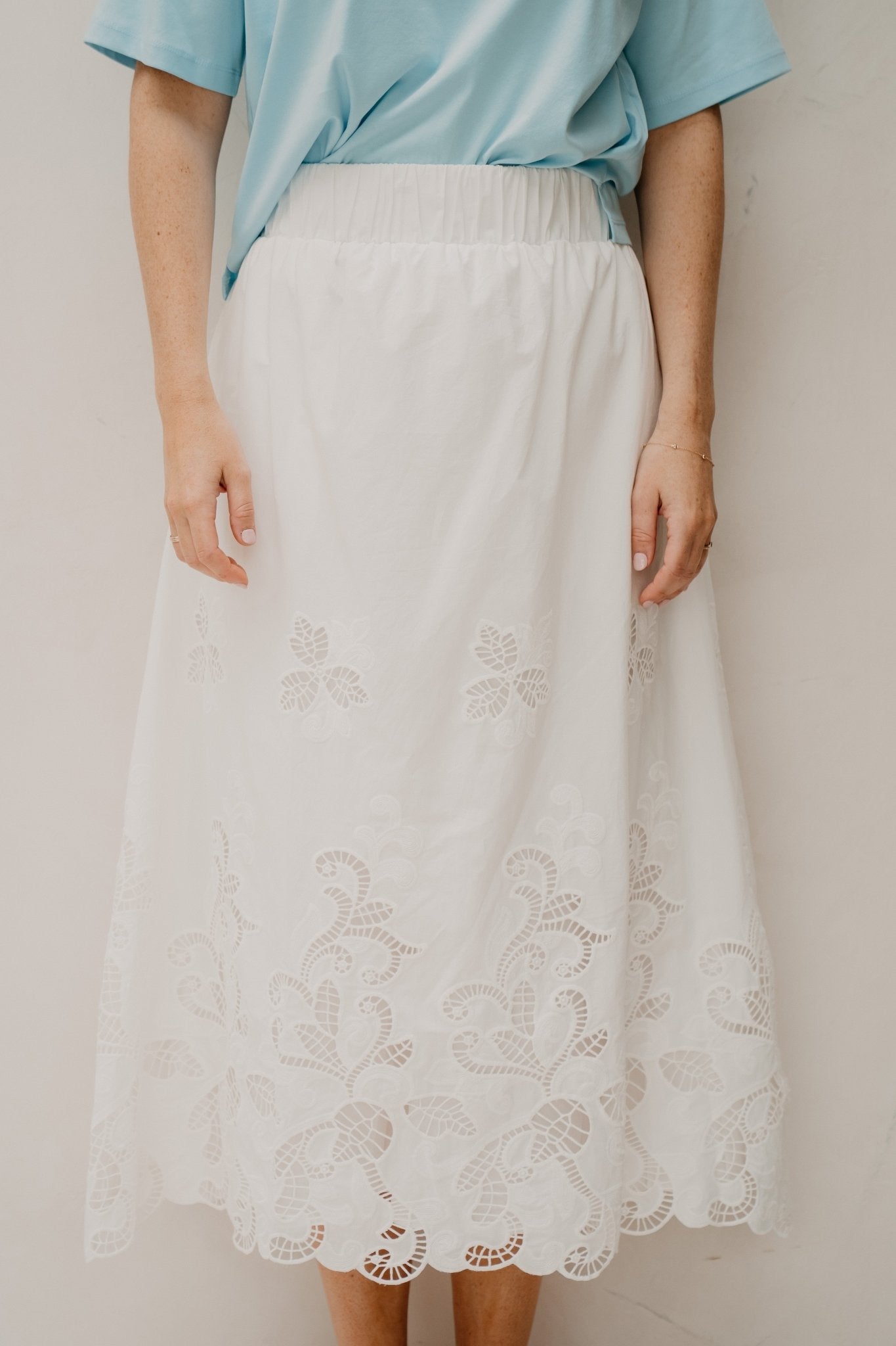 Yara Long Emb Skirt White - Bij Keesje - Neo Noir - rok