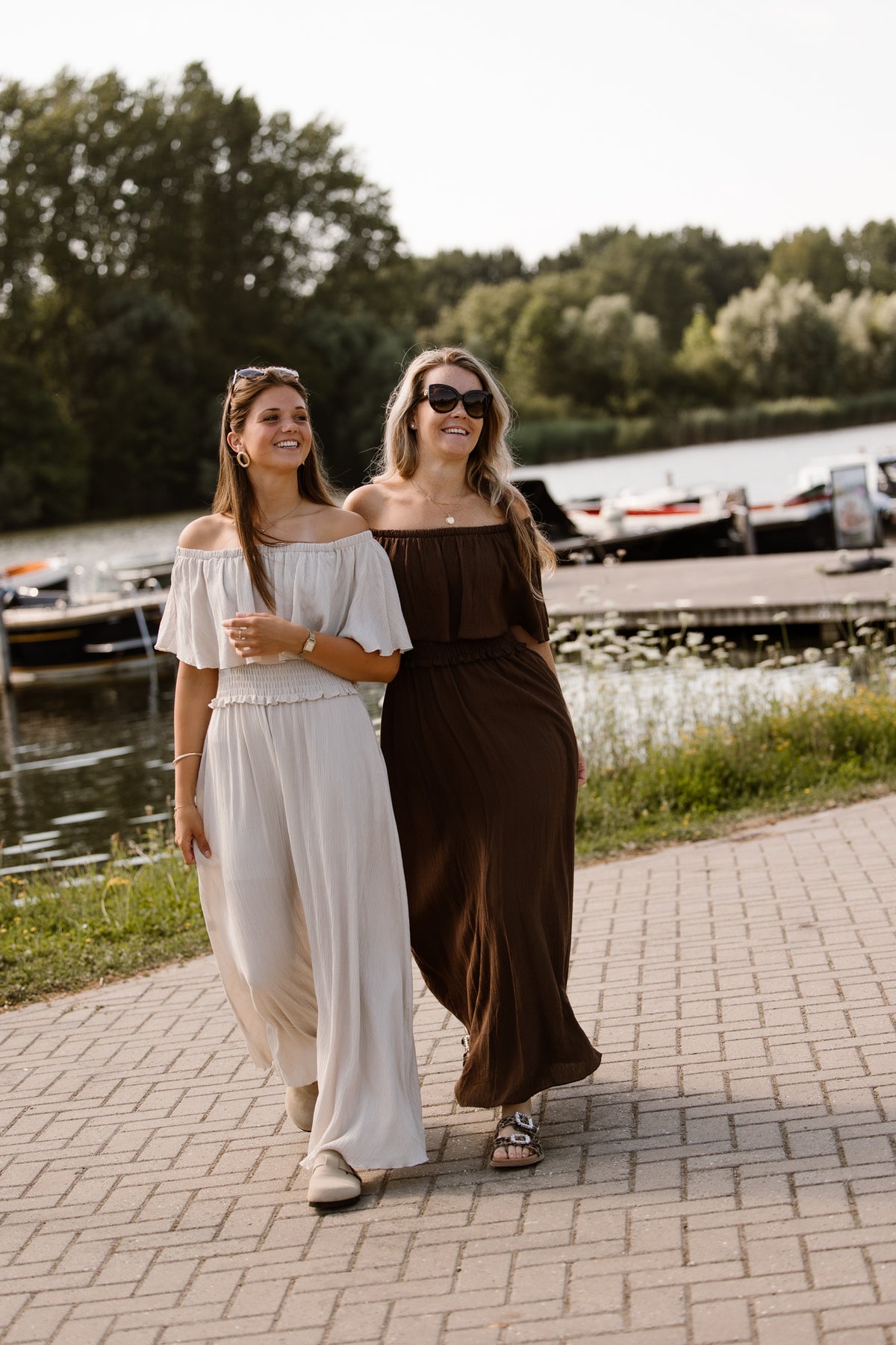 Aya off shoulder dress beige
