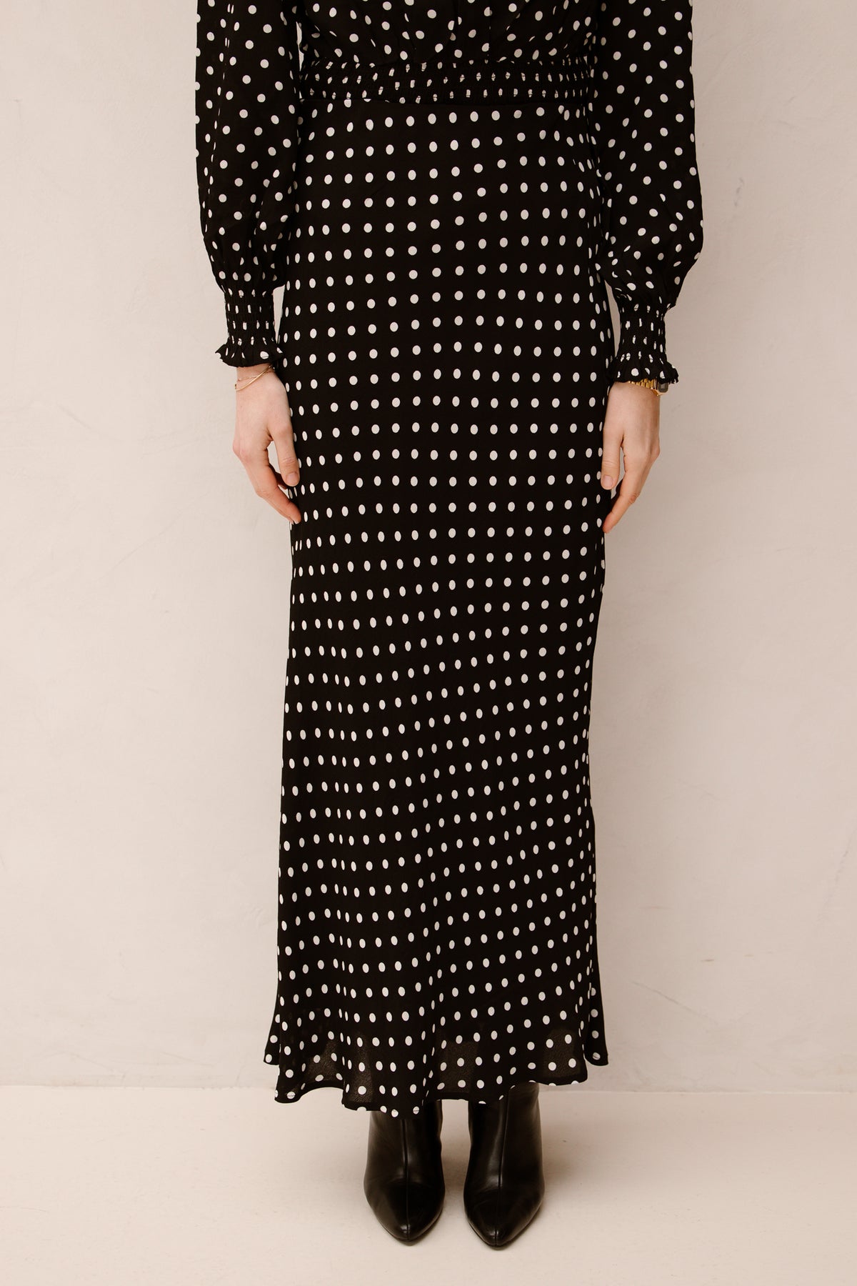 Viso Crepe Dot Skirt Black