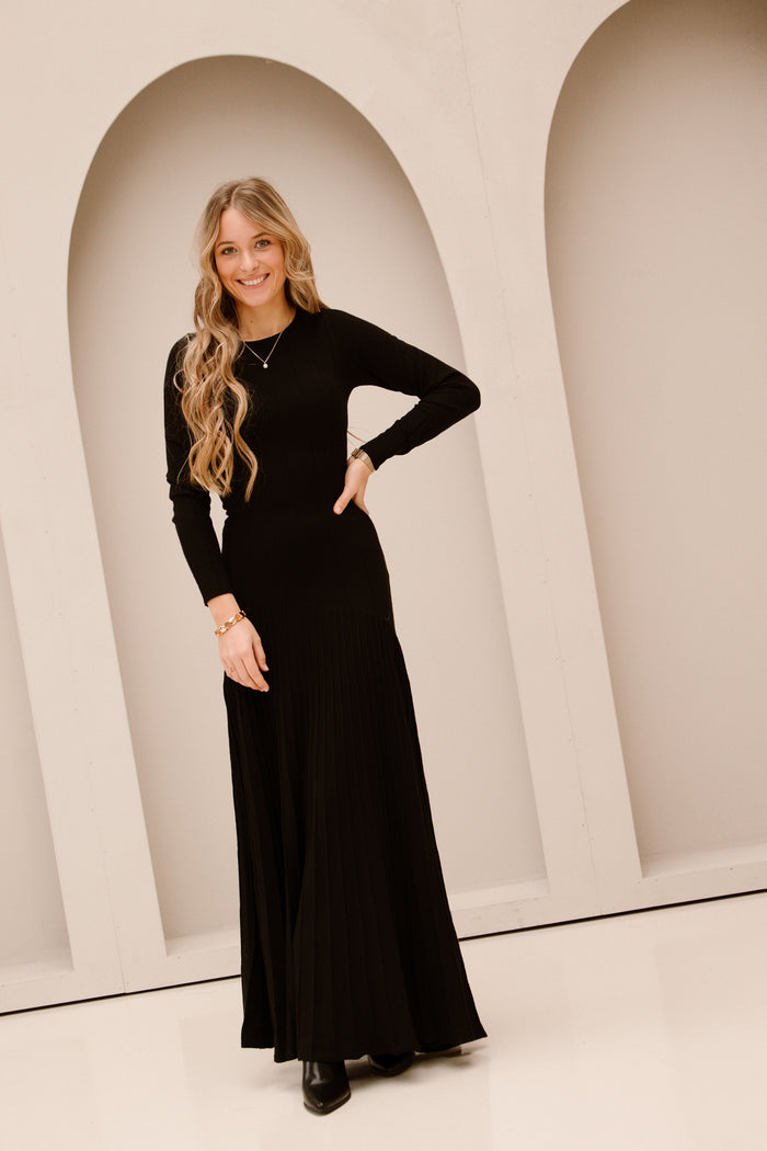 Schwarzes Strickkleid in Salbeigrün