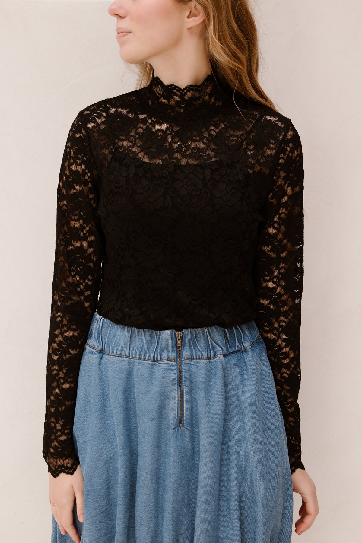 Liza laceflower blouse black