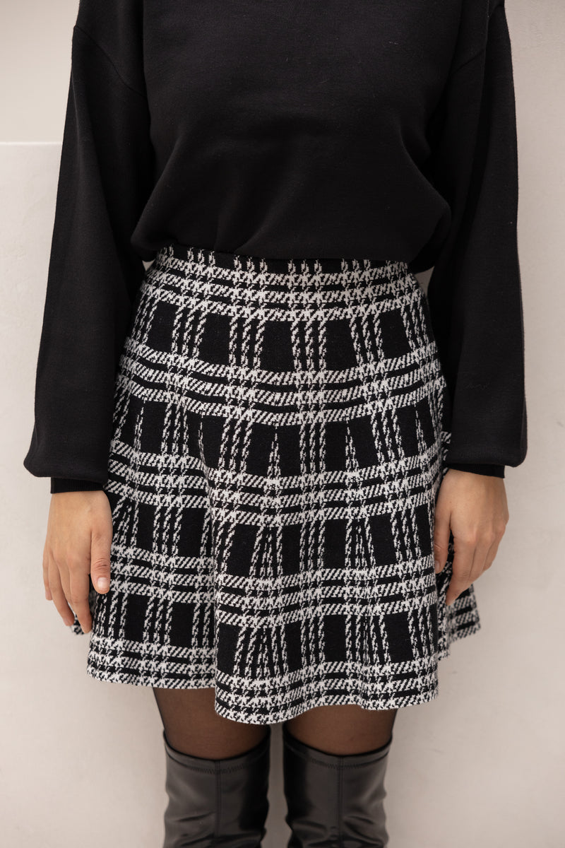 Black print skirt