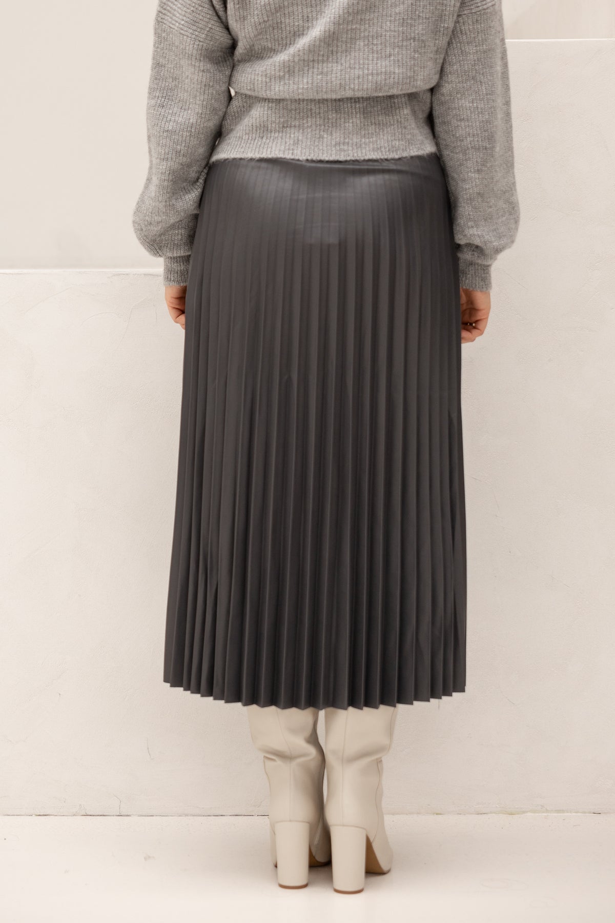 Plissé skirt vegan leather grey