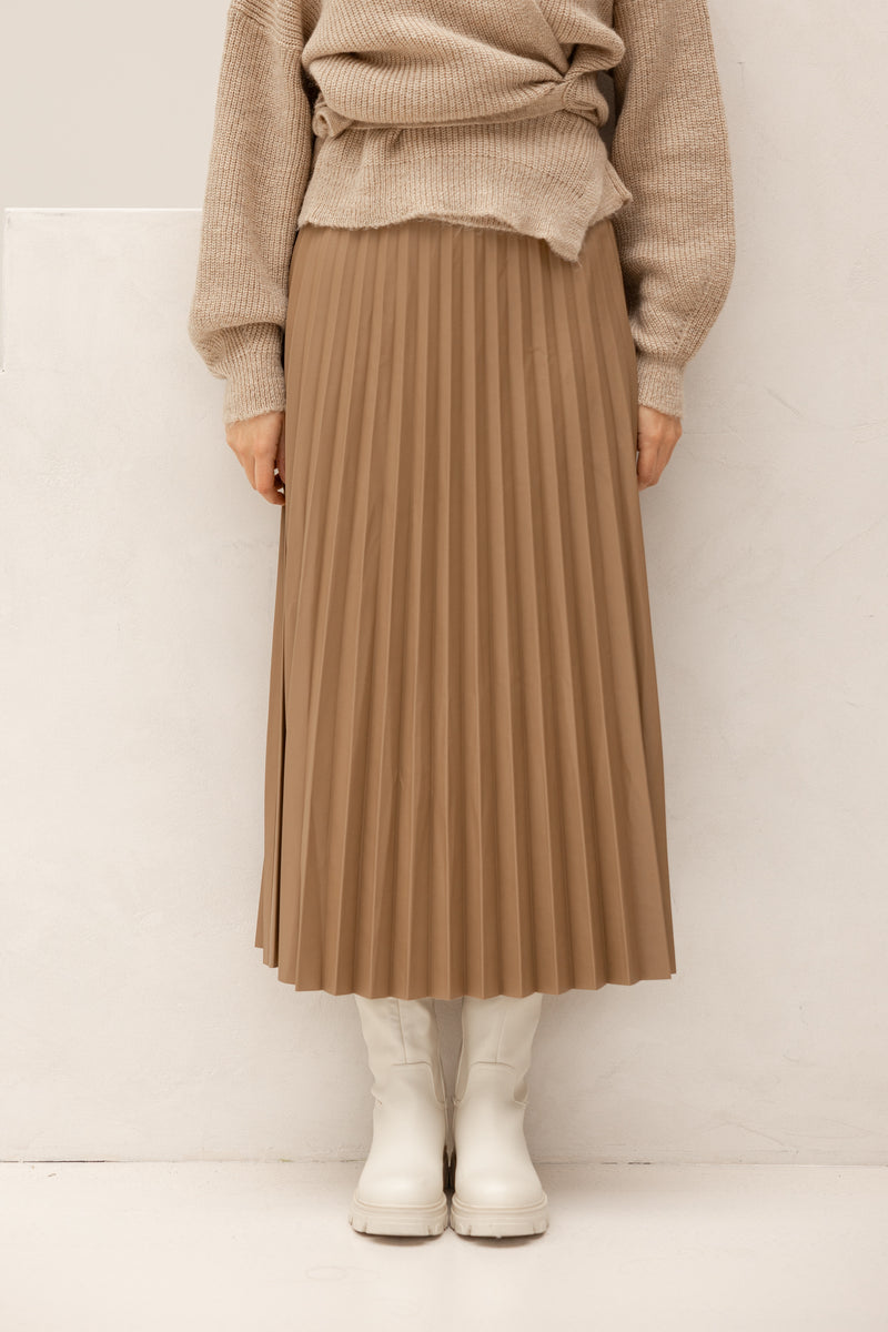 Plissé skirt vegan leather sand