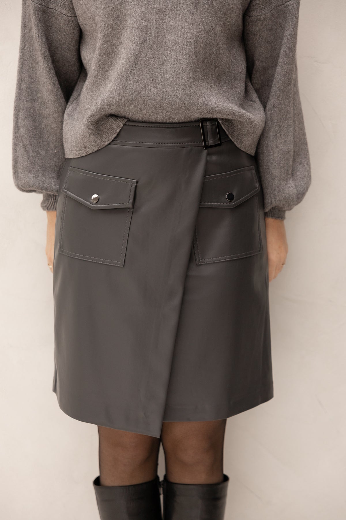 Overlap skirt vegan leather grey