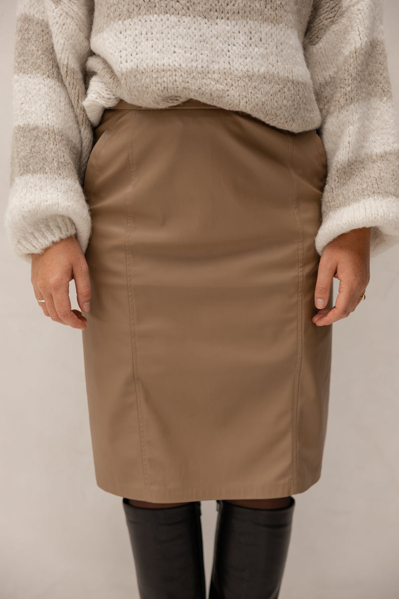 Pencil skirt vegan leather sand