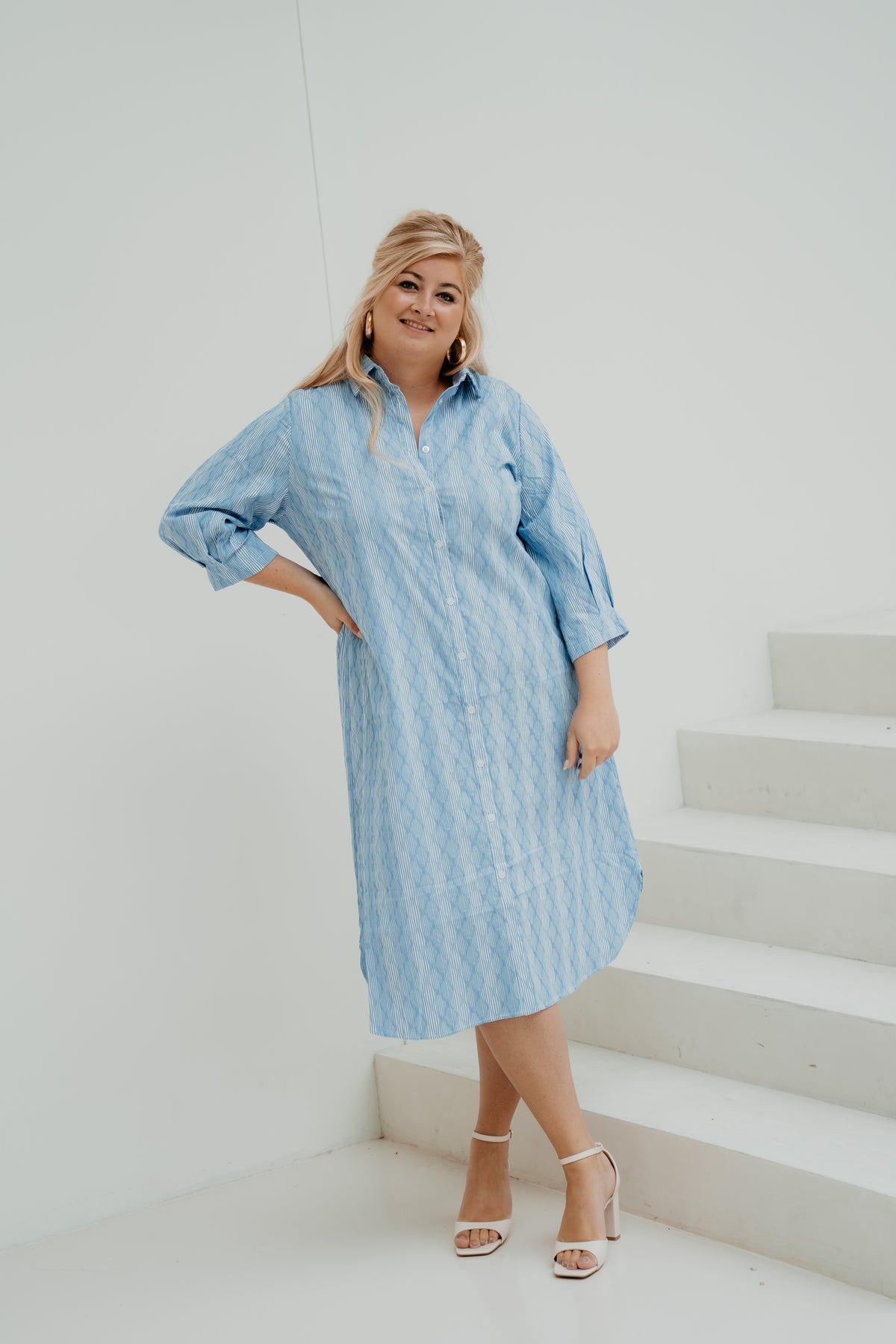 Aella dress ice blue/ off white