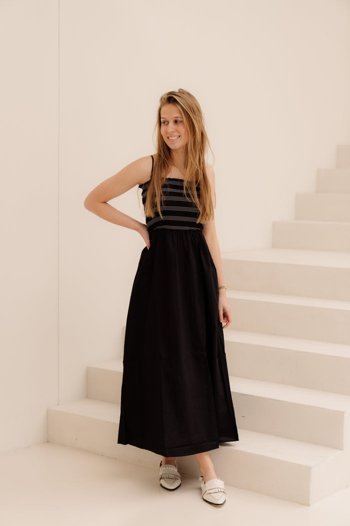 Objelly Hope S/L RE Smck midi dress 144 black