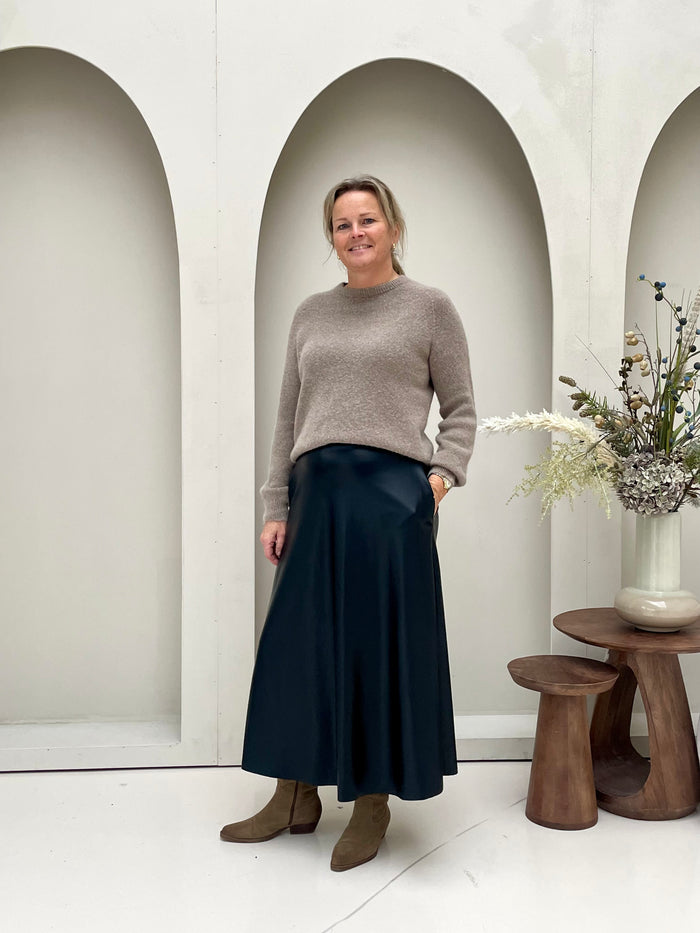 Leather midi skirt black