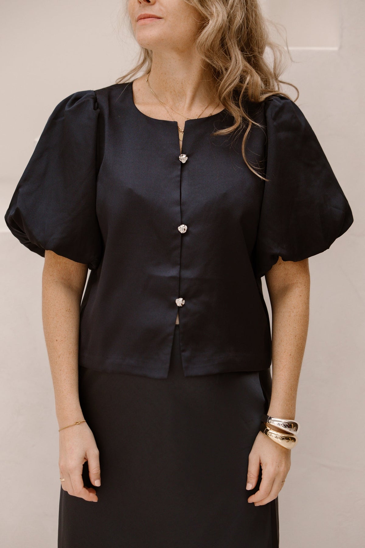 Aisa dull satin blouse navy - Bij Keesje - Neo Noir