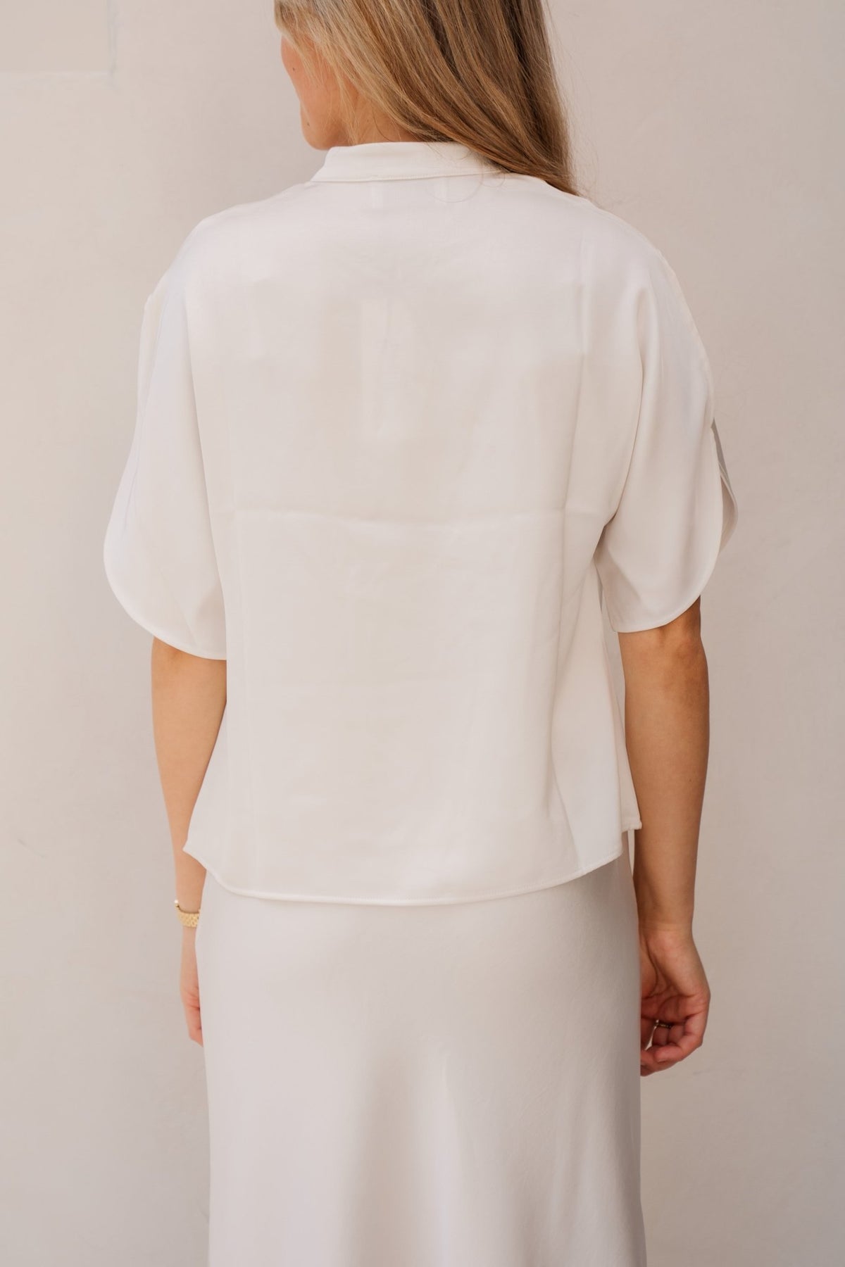 Anelle Heavy Sateen Blouse Pearl - Bij Keesje - Neo Noir - Blouse