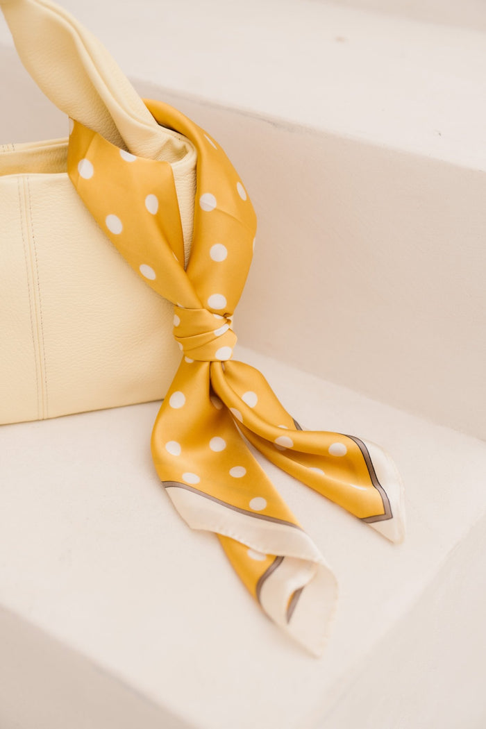Ariane sjaal polka dot geel - Bij Keesje - Bij Keesje