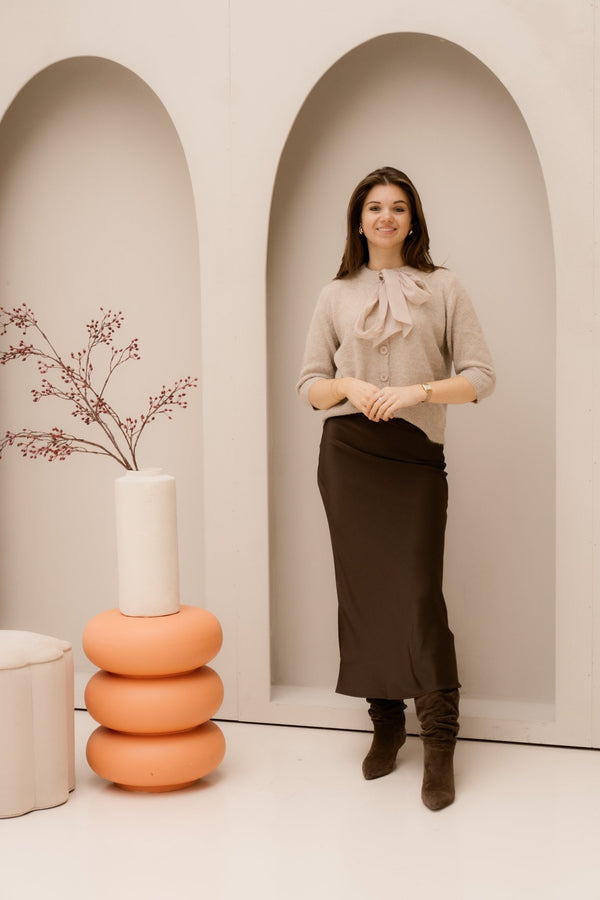 Aukje strik vest taupe - Bij Keesje - Bij Keesje