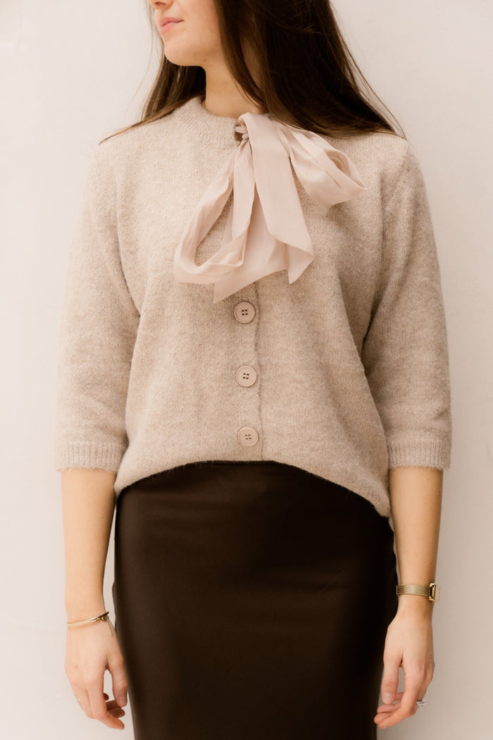 Aukje strik vest taupe - Bij Keesje - Bij Keesje