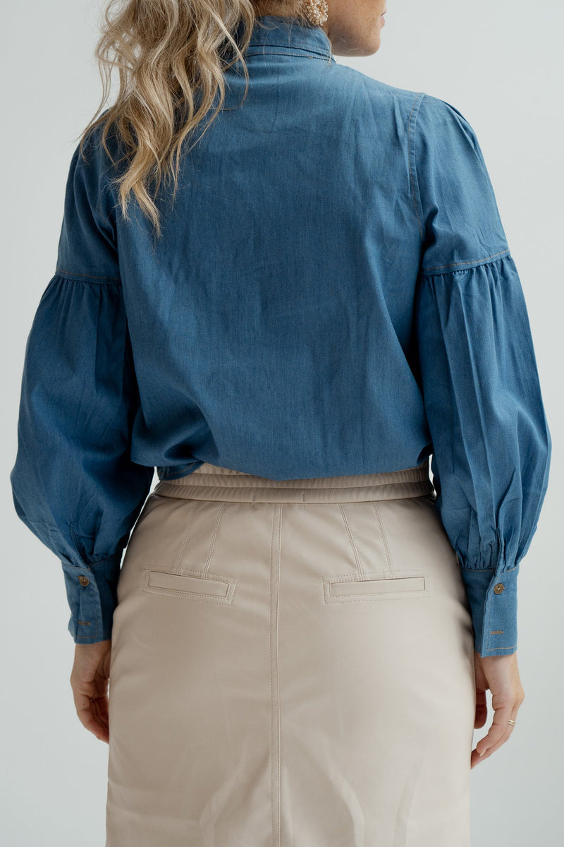 Blouse denim strik blue - Bij Keesje