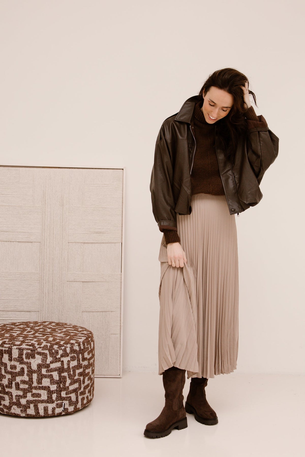 Boni Simple Plisse Skirt Dark Taupe - Bij Keesje - Neo Noir