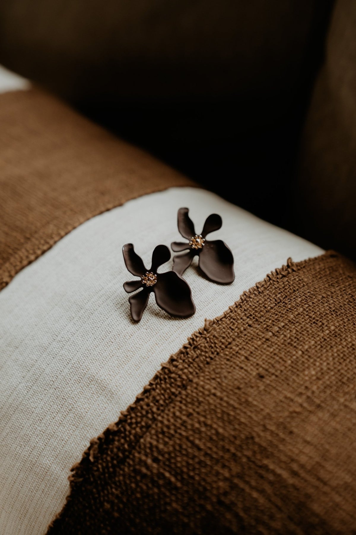 BOW19 Earring Flower Brown - Bij Keesje - BOW19 - Oorbel