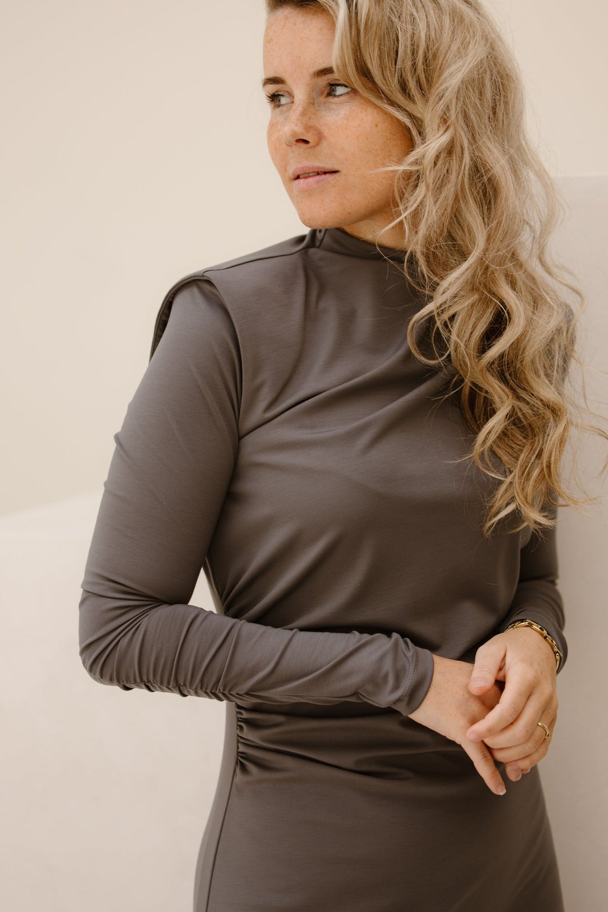Britt dress detail grey - Bij Keesje - Maere