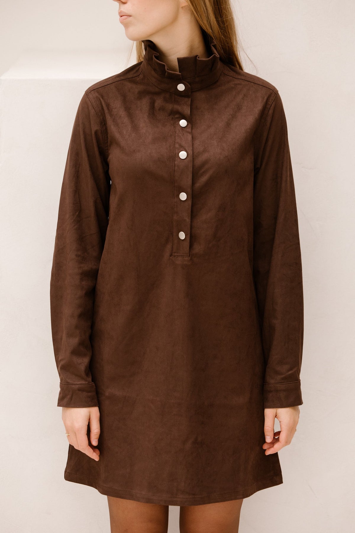 Britt suede jurkje bruin - Bij Keesje - Bij Keesje