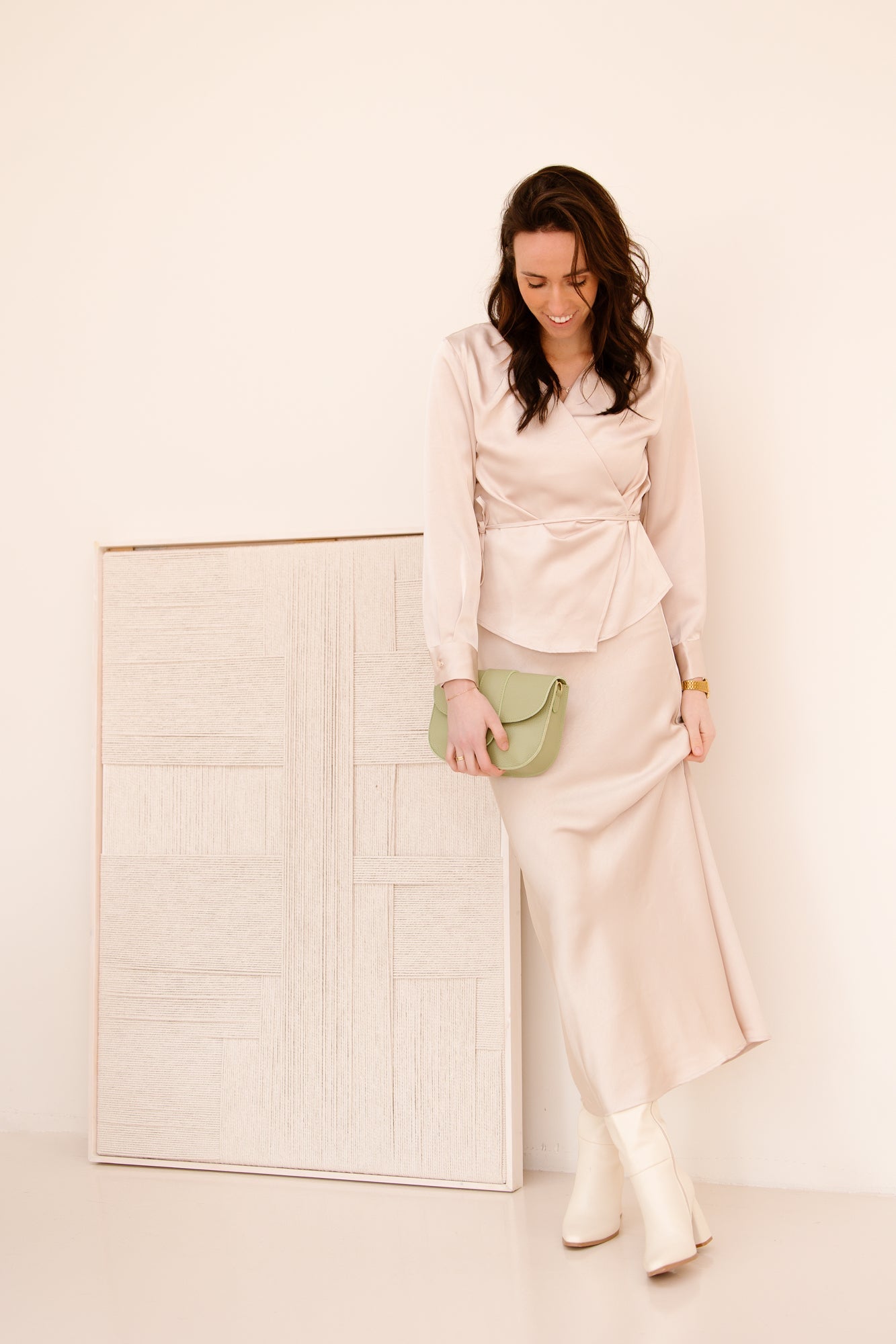 Caprina Heavy Sateen Blouse Champagne - Bij Keesje - Neo Noir