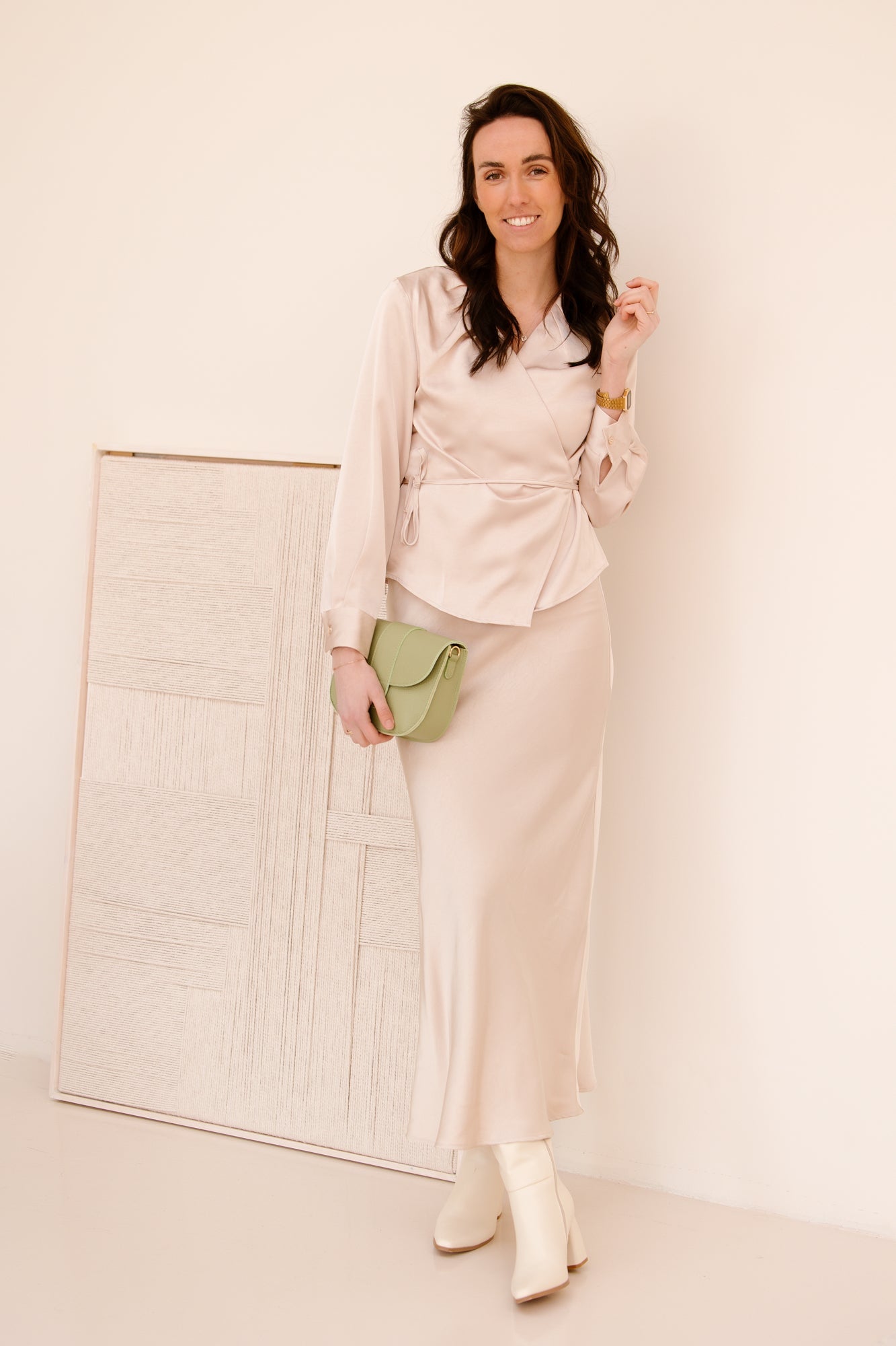 Caprina Heavy Sateen Blouse Champagne - Bij Keesje - Neo Noir