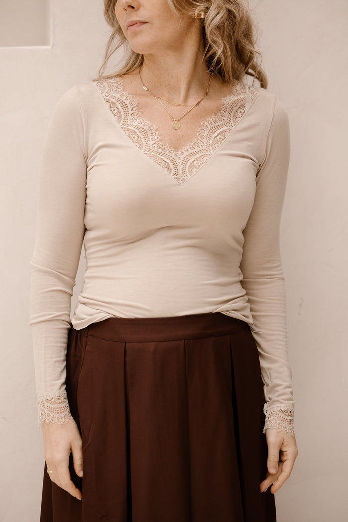 Cashmere top with lace - Bij Keesje - Bij Keesje