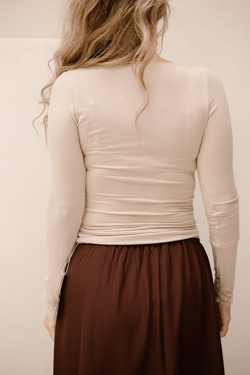 Cashmere top with lace - Bij Keesje - Bij Keesje