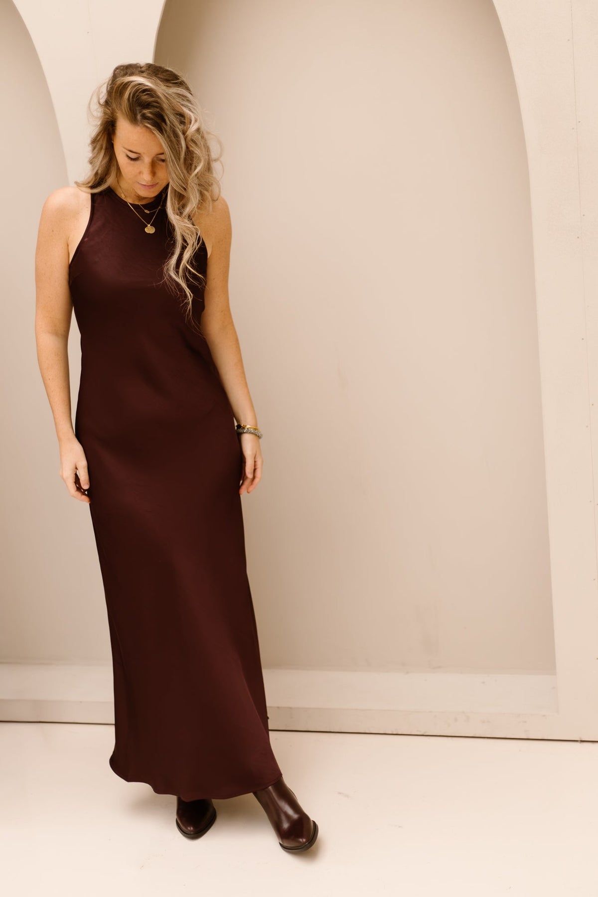Celinie Heavy sateen dress burgundy - Bij Keesje - Neo Noir - Jurk