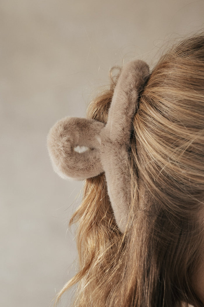 Clip faux fur beige - Bij Keesje