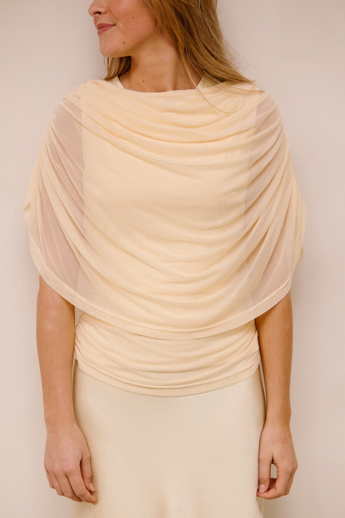 Cottuna drapy mesh top light yellow - Bij Keesje - Neo Noir - Top