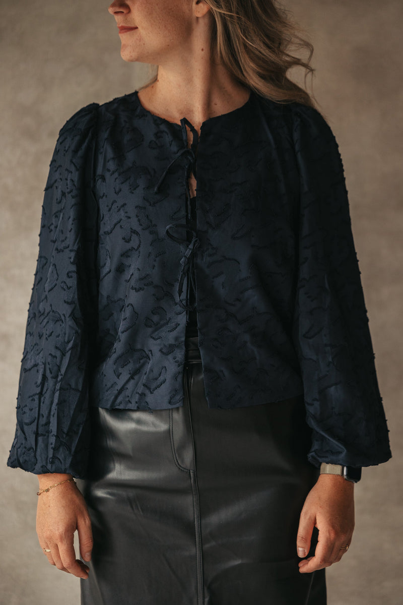 Daliska artwork blouse navy - Bij Keesje