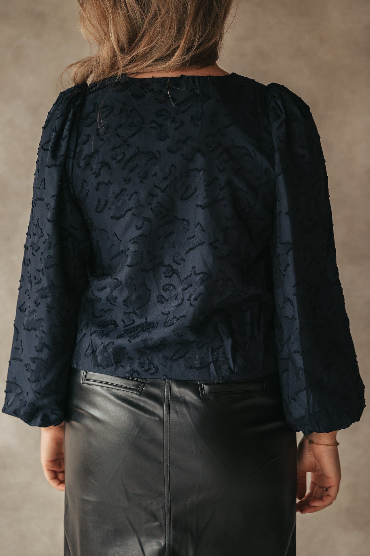 Daliska artwork blouse navy - Bij Keesje